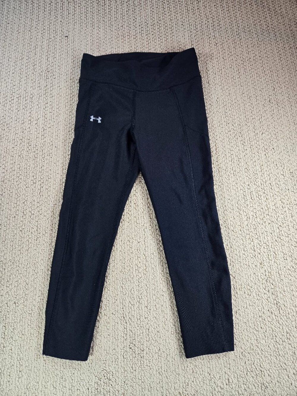 Under Armour Womens XS Black Capri Leggings with Zipped Pocket
